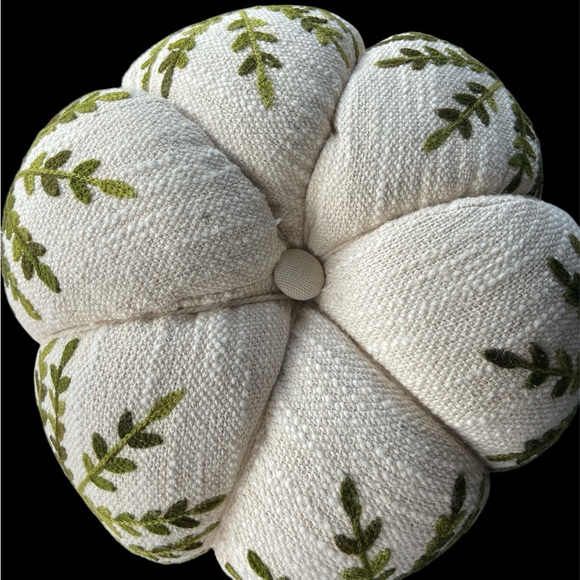 🍃Beautifully Crafted Decorative White and Green Pumpkin - Picture 13 of 13